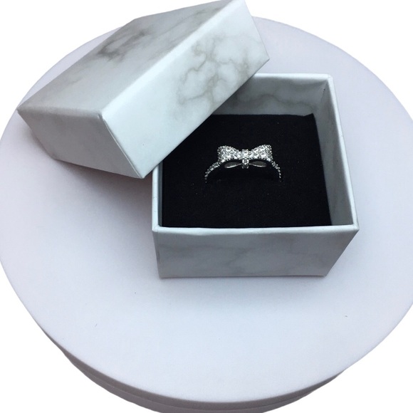 VIDEO LISTING Dainty Bow Ring - Picture 4 of 17